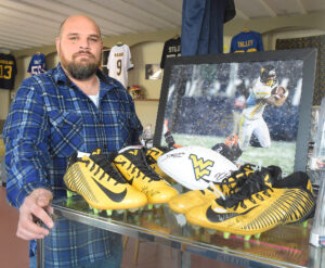 Morgantown native Carr follows passion, opens sports card, memorabilia shop in Star City